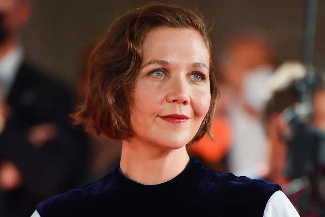 Maggie Gyllenhaal's 'The Lost Daughter': A Debut to Remember